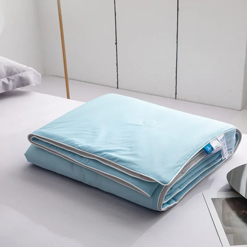 Cooling Ice Silk Summer Blanket – Lightweight Breathable Comforter for Hot Nights